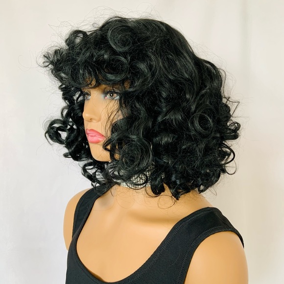 VersaStyle Short Black Synthetic Wig with Vintage Vibes - Picture 6 of 7